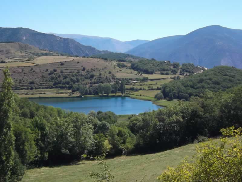 Lago de Montcortès y el Pla de Corts
