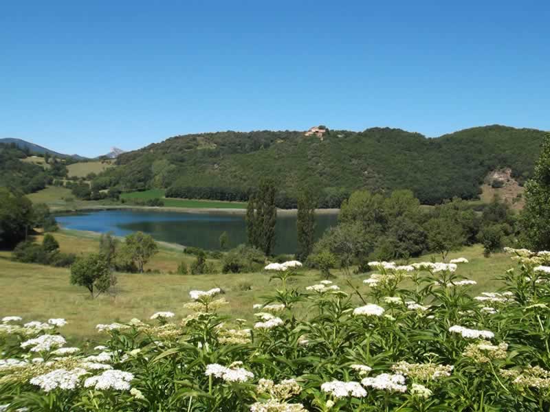 Lago de Montcortès y el Pla de Corts