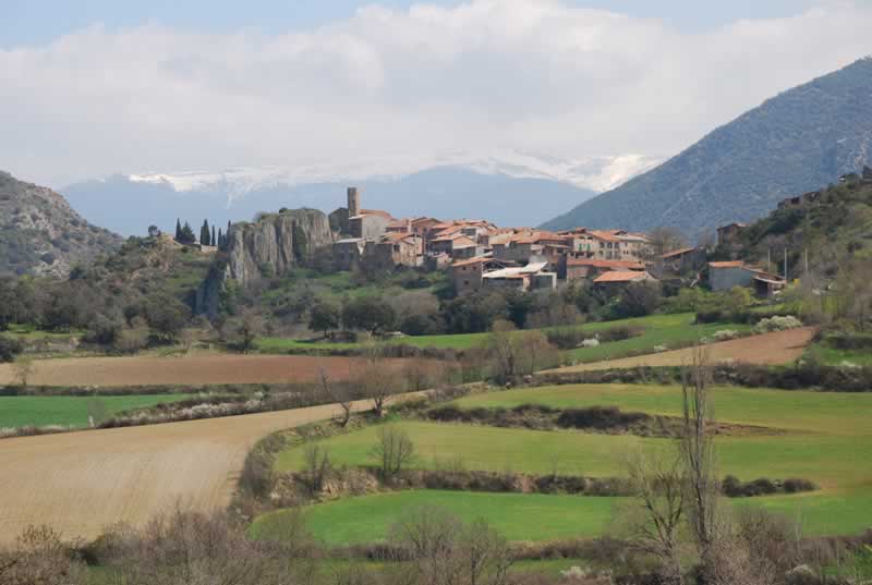 Estany de Montcortès i el Pla de Corts